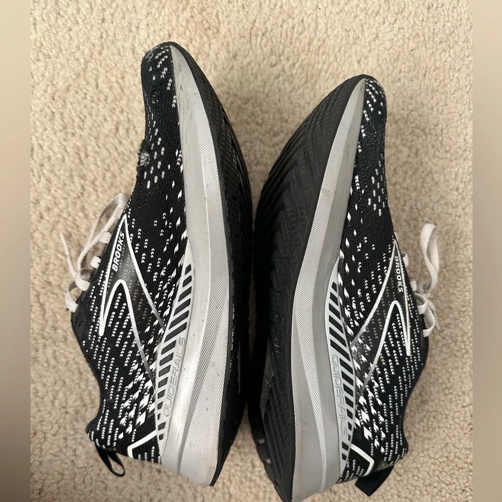 Brooks Levitate 5 Running Shoes Black/Grey/White US Women Size 8 - Picture 2 of 8